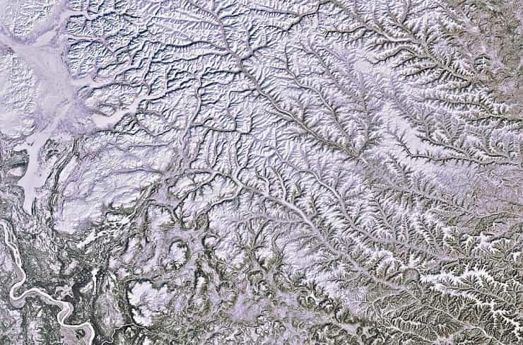 Зимняя Сибирь. В левом нижнем углу виден Енисей