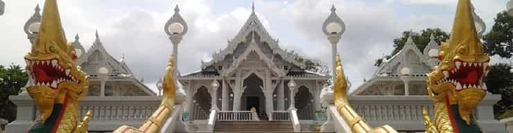 Wat Kaew Korawaram - Белый храм с падающими колоннами