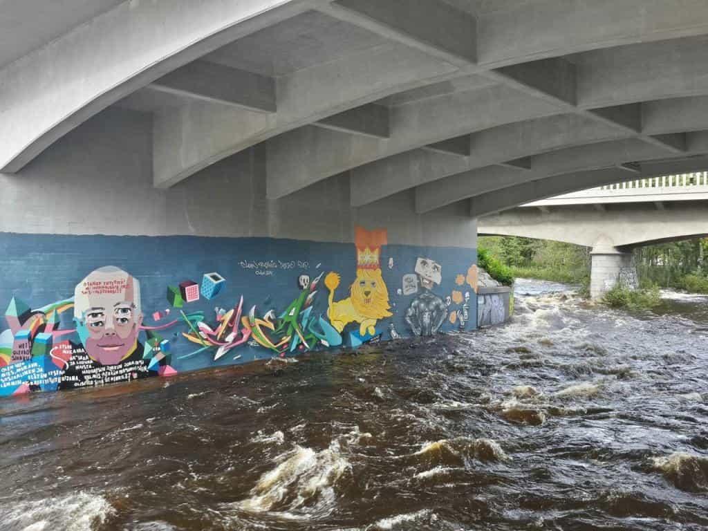 Граффити под мостом