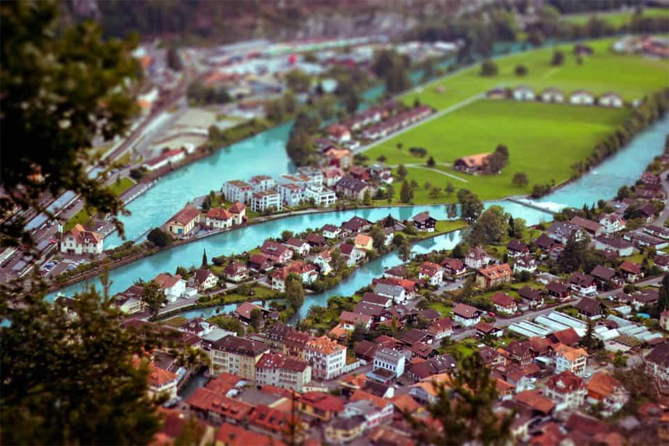 Город в Швейцарии в кантоне Берн
