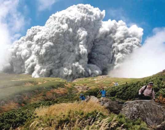 Mount-Ontake-eruption-1-537x424